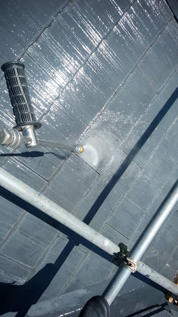 南アルプス市　屋根塗装　高圧洗浄作業